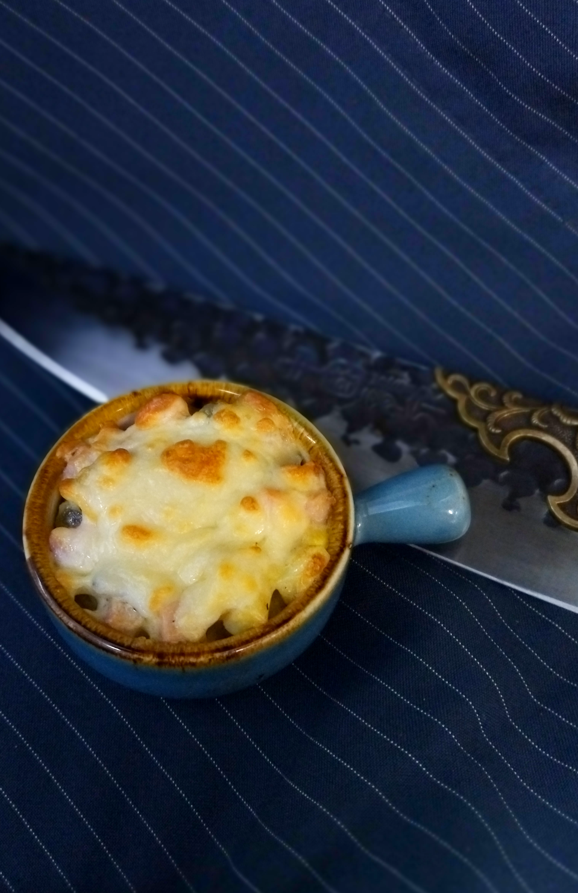 Жюльен с куриной грудкой и грибами Жюльен с куриной грудкой и грибами