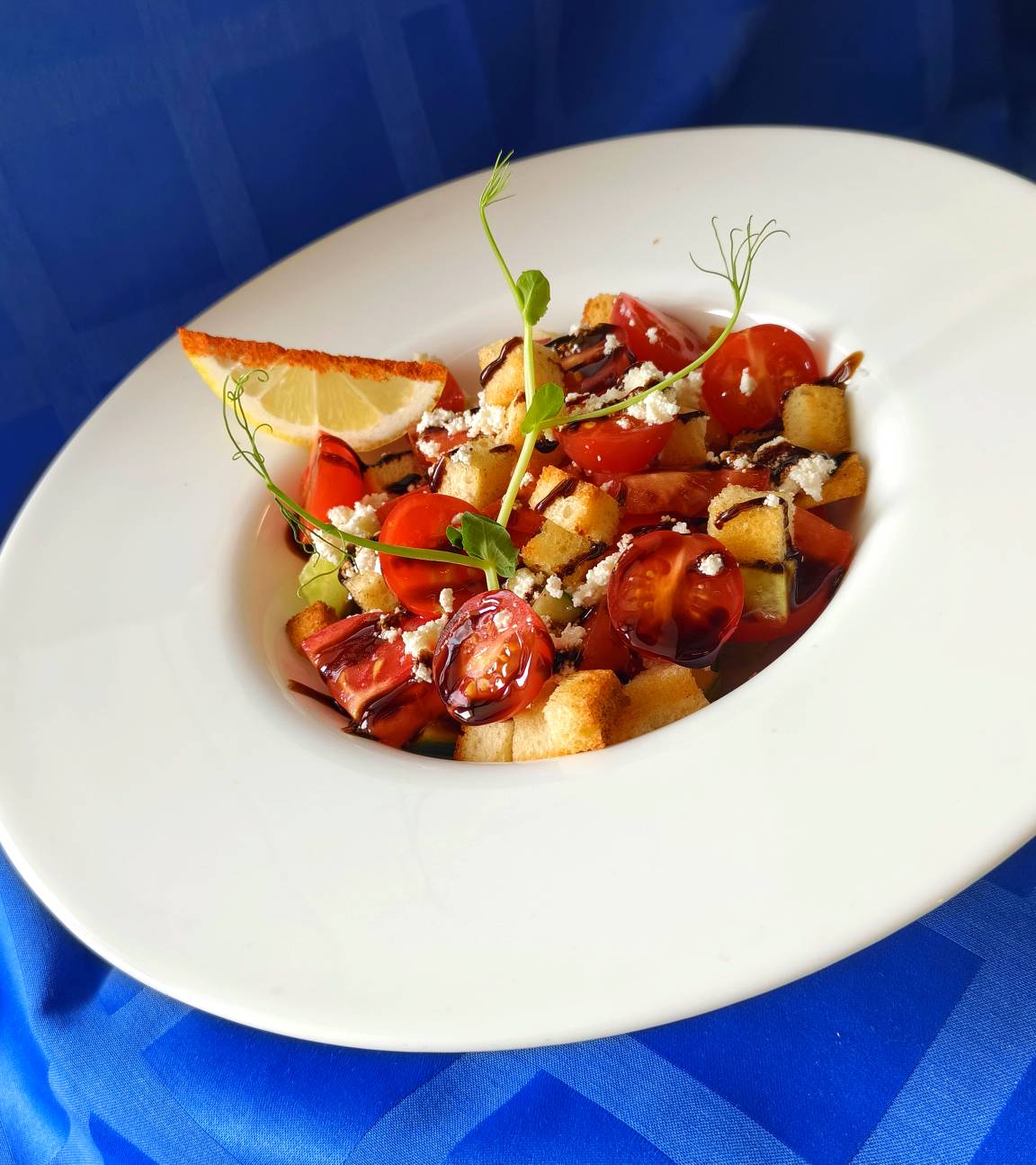 Панцанелла с рассольным сыром